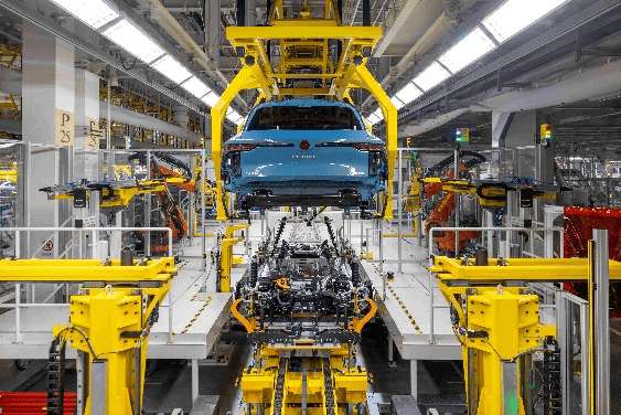  大众汽车与小鹏合作首款车型，与众08正式量产；中德技术融合开启新篇章。 汽车科技