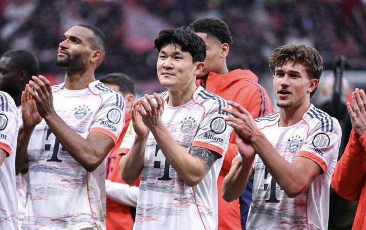  肌肉记忆作祟，塔赛前险入旧主更衣室；通道趣闻折射转会适应。 体育新闻