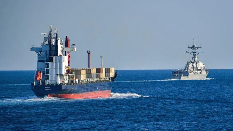 福特号洗衣房起火波及生活区;从肯尼迪号紧急调床垫支援,美海军后勤应对详解。 新闻