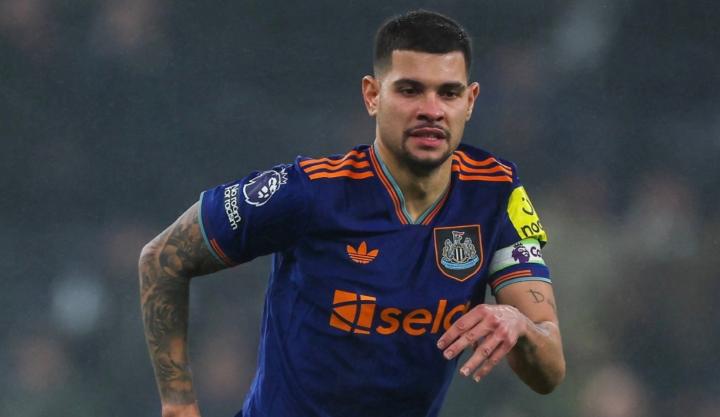 曼联与吉马良斯传闻浮现;TA记者指出可能源于续约策略。 体育新闻