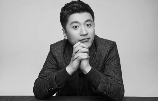  苏州教育企业发布消息；张雪峰的职业历程回顾；直率导师的影响力延续。 教育招生