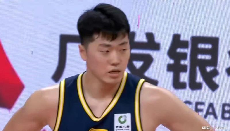 面对赛场变数的焦虑心态:如何理性看待主队连番挑战 情感心理