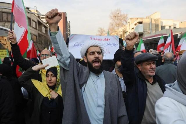 从科技大学被炸到拦截弹耗尽:一位军事观察者的中东危局技术推演 新闻