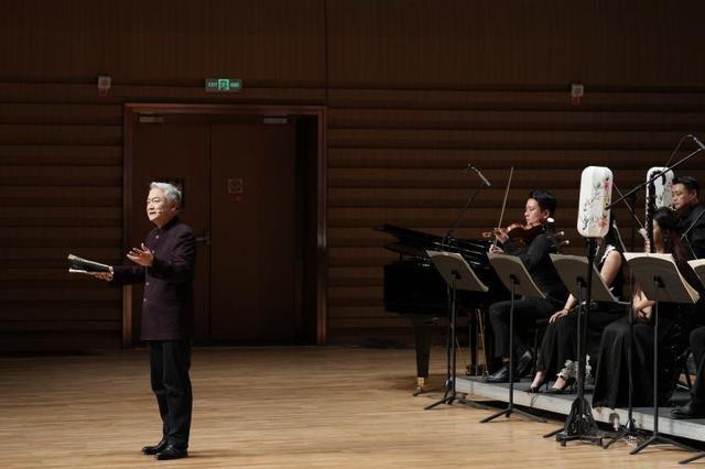  四十年后重逢红楼：欧阳奋强在乌鲁木齐的感人讲述 文化旅游