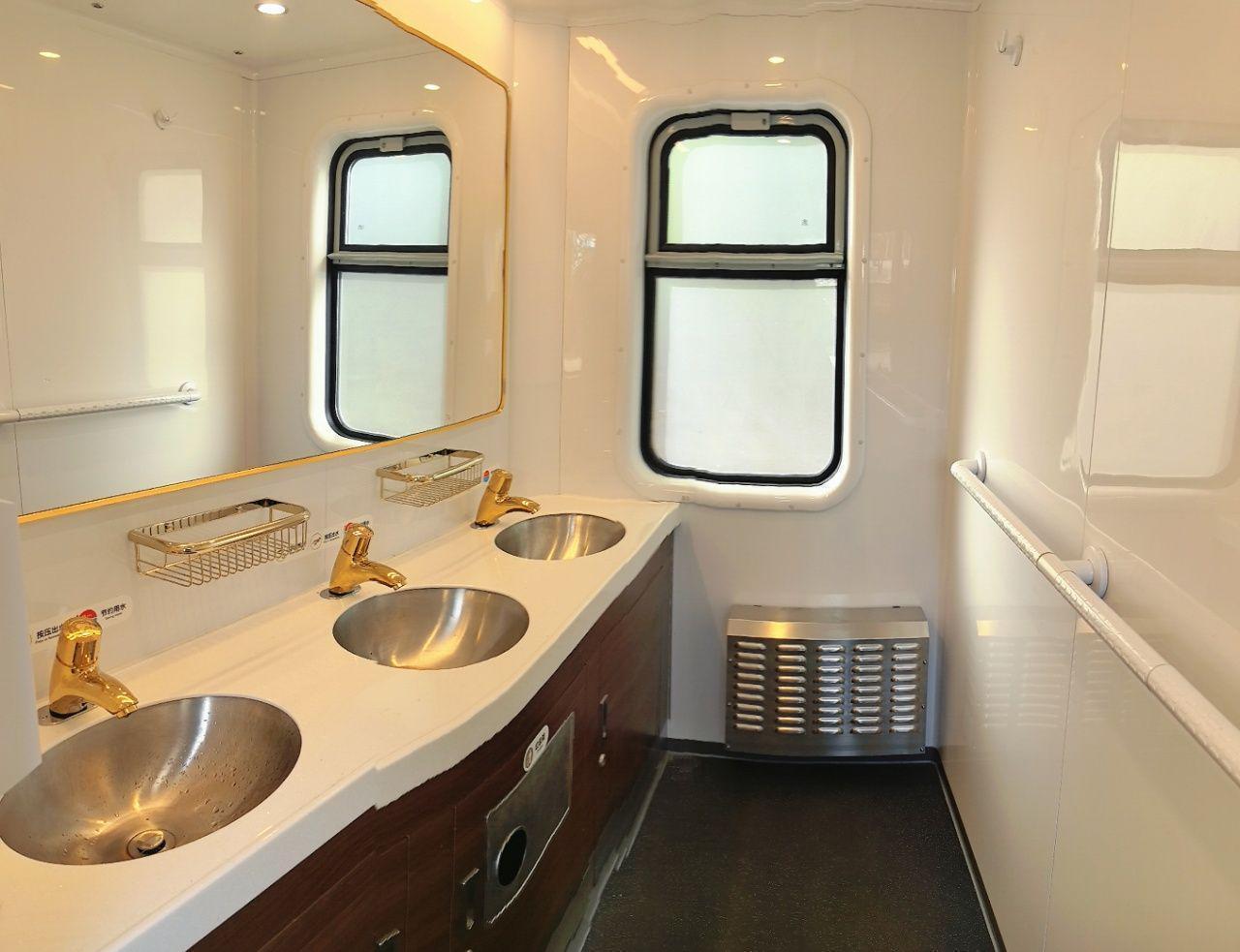  《跨越15000公里的山河之约：一对退休教师的潇湘号新疆圆梦记》 文化旅游