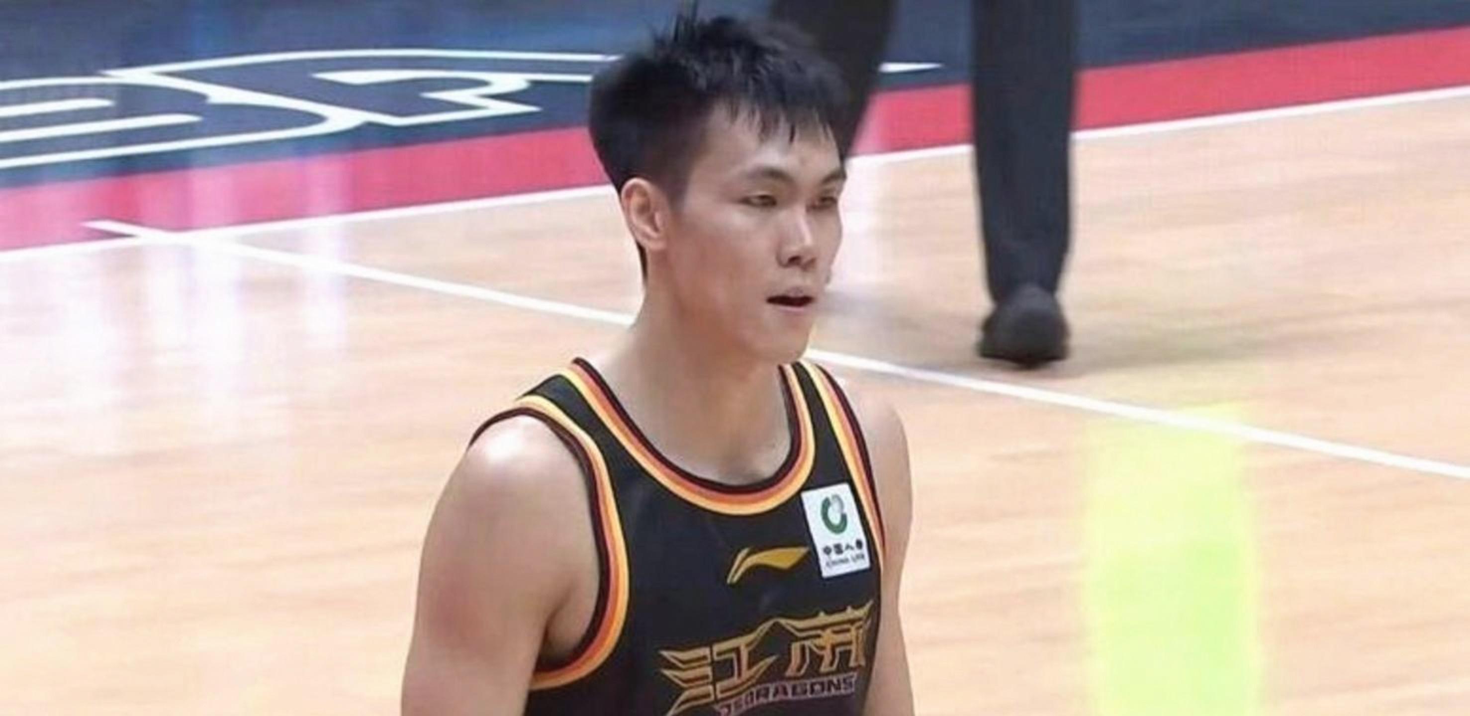  CBA25-26赛季数据复盘：五大奖项得主的技术特征与评选标准深度解析 体育新闻